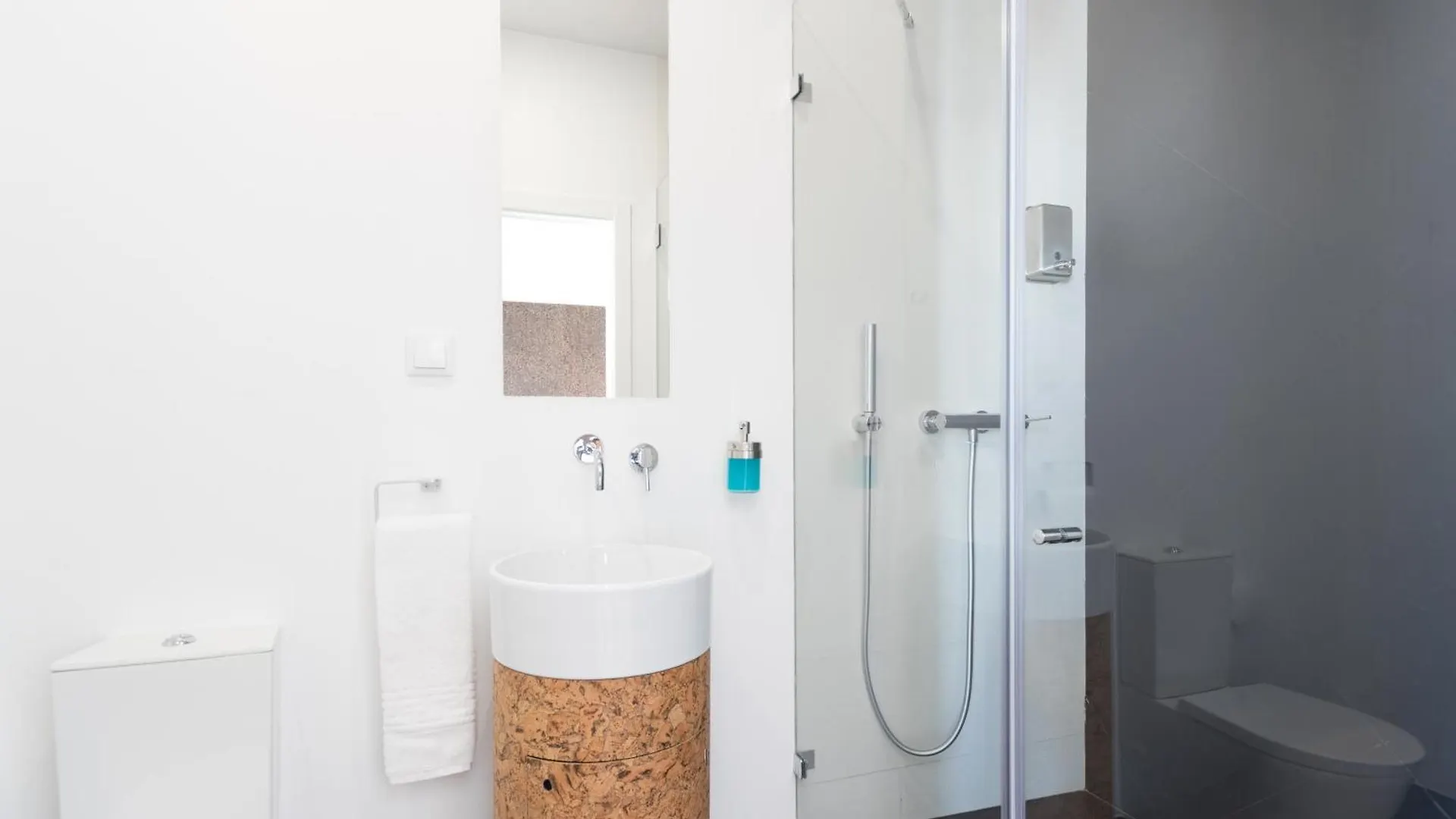 Alojamento de Acomodação e Pequeno-almoço Lisbon Airport Suites